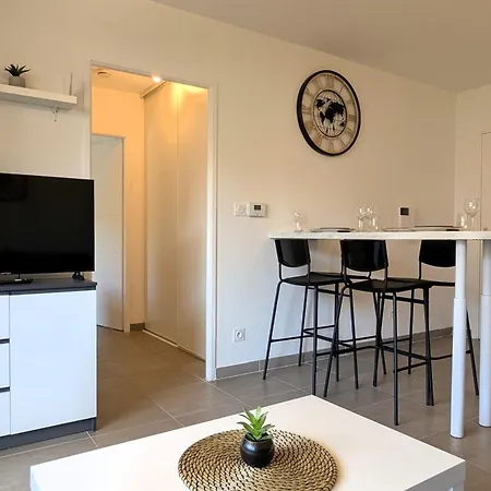 Apartmán With Terrace In The Heart Of